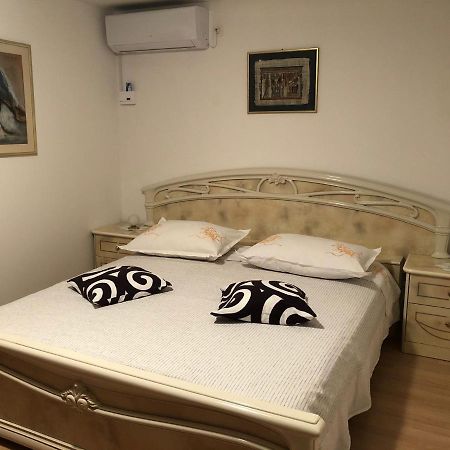 Apartment Danka Omis Bagian luar foto