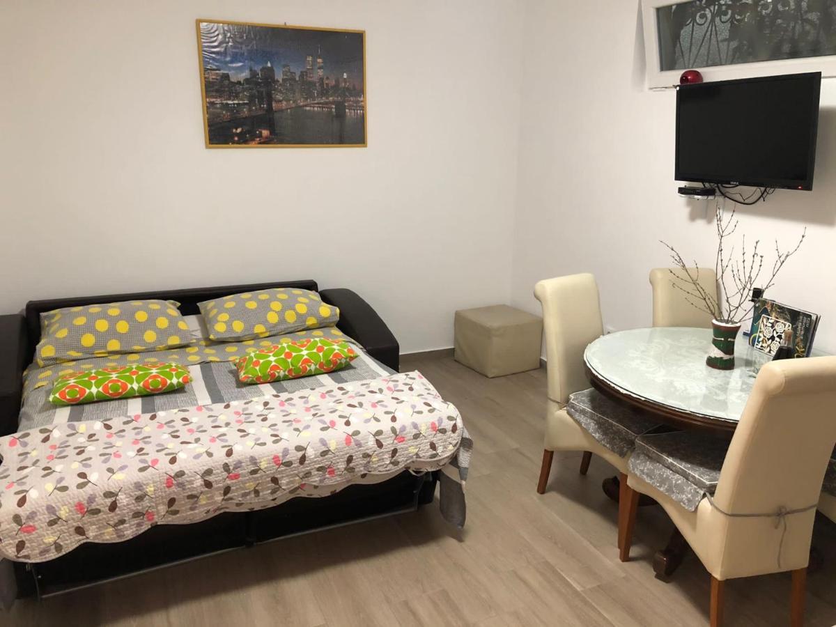 Apartment Danka Omis Bagian luar foto