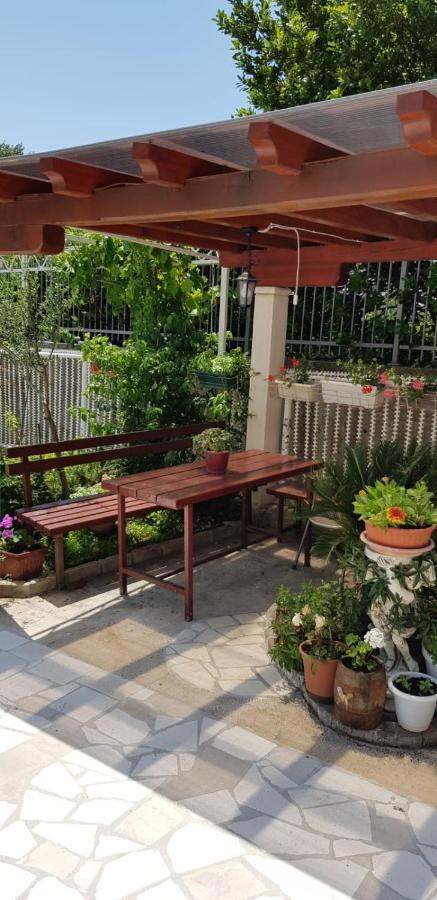 Apartment Danka Omis Bagian luar foto