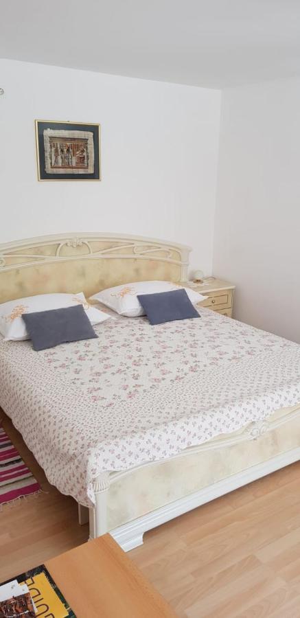 Apartment Danka Omis Bagian luar foto