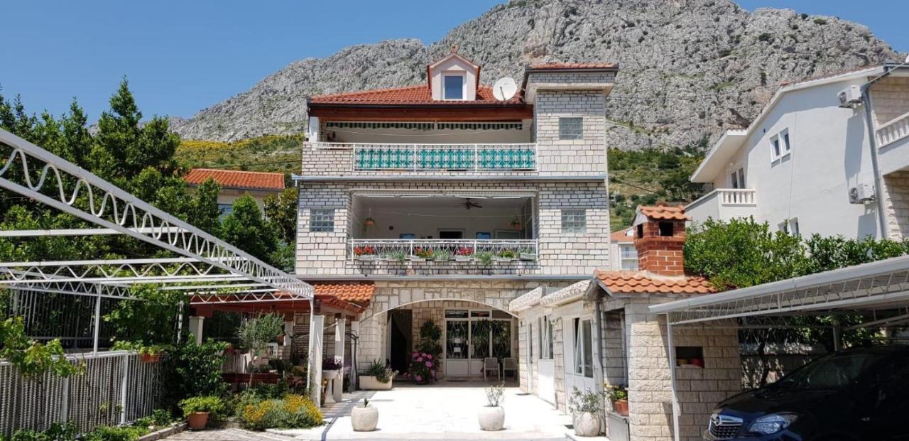 Apartment Danka Omis Bagian luar foto
