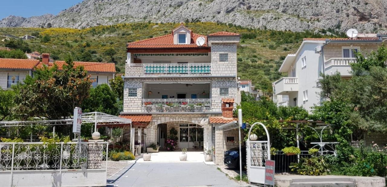 Apartment Danka Omis Bagian luar foto