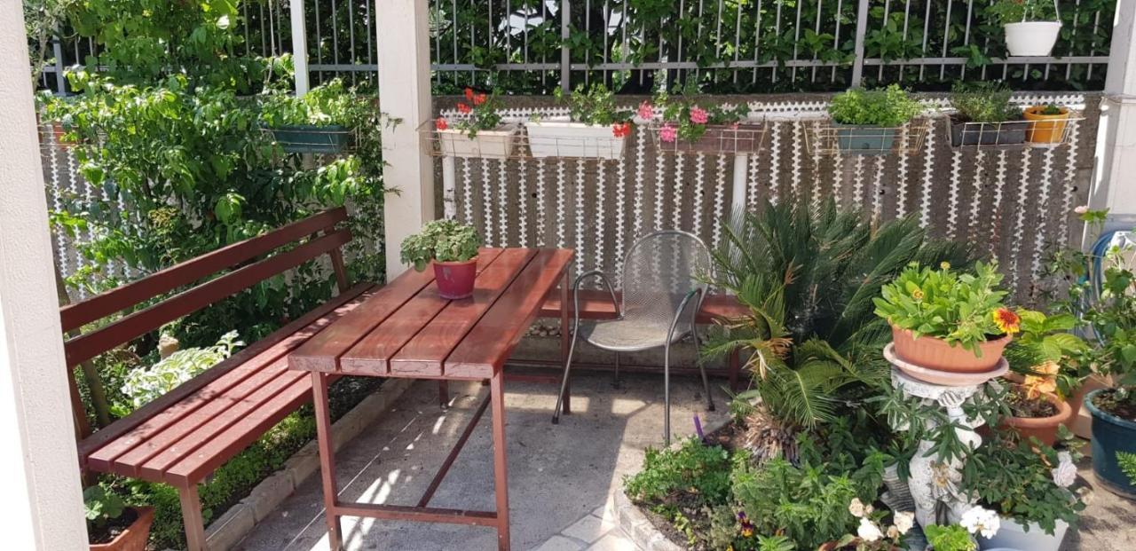 Apartment Danka Omis Bagian luar foto